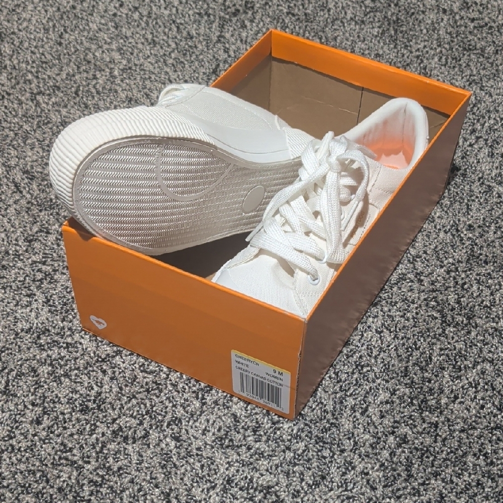 Rocket Dog White Sneakers - Picture 3 of 5